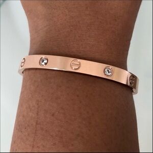 Rose Gold 4 Zirconia Classic Model Screw Bracelet